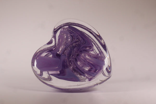Cremation ashes into step heart paperweight